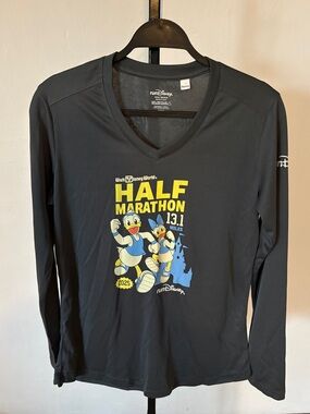 Run Disney 13.1 Half marathon 2025 long sleeve shirt Adult Medium .